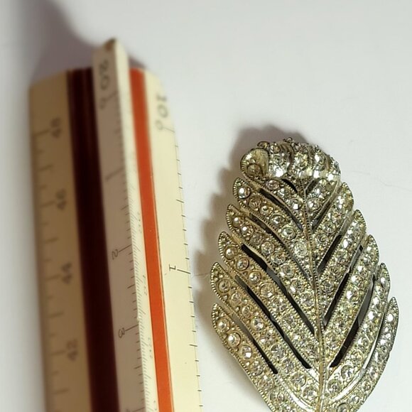 Antique Art Deco Fur Clip with Crystals Weiss very unique - Picture 8 of 8